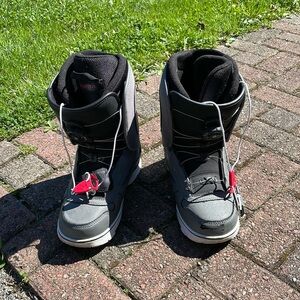 Aura snowboarding boots